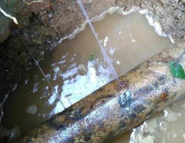 诏安楼顶渗水维修公司分享下地暖漏水的原因及检测方法。